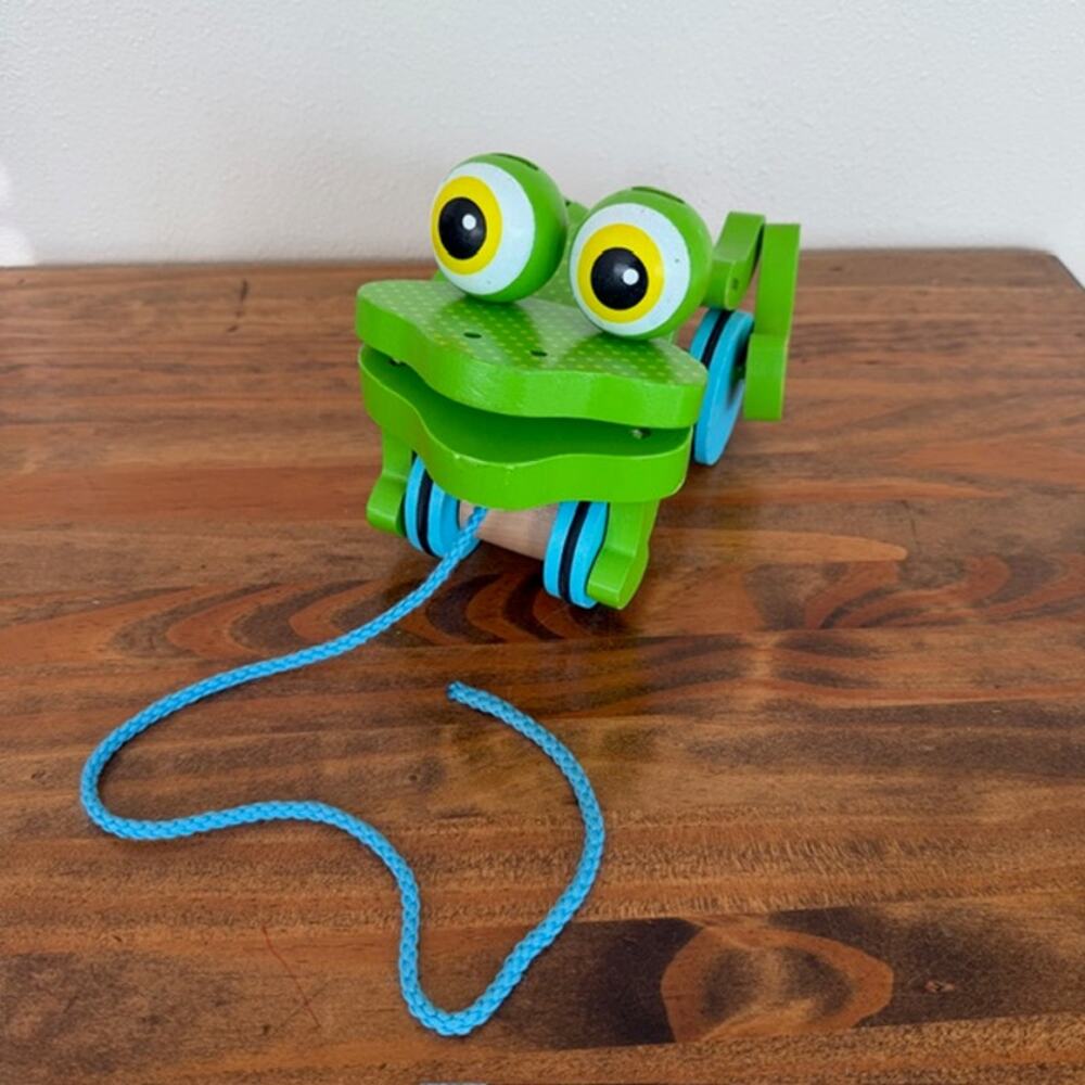 Melissa & Doug Green Wooden Frolicking Frog Pull Toy